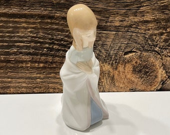 Vintage Lladro Porcelain Figurine: "Bedtime Prayers" Girl Kneeling