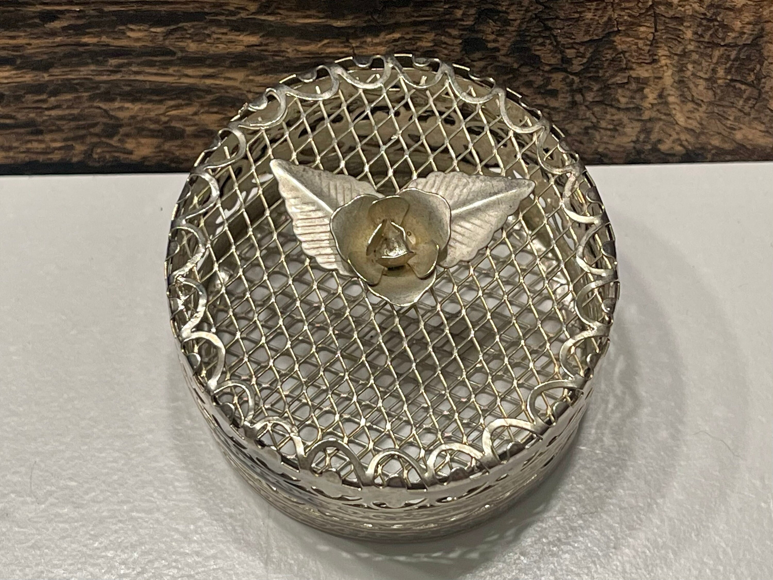 Vintage Trinket Box Silver Metal Vanity Box Circle Trinket Etsy