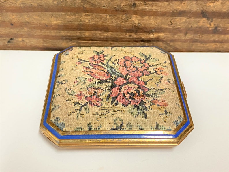 Mirrored Powder Compact Compact with Embroidered Floral Top 1950s Powder Compact Gold Tone Metal Compact Vintage Petit Point Compact