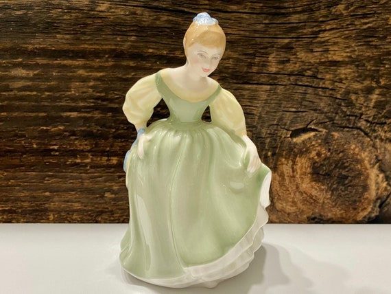 Vintage Royal Doulton Figurine: Fair Maiden, Green Dress (H.N. 2211, 1966)  - Etsy