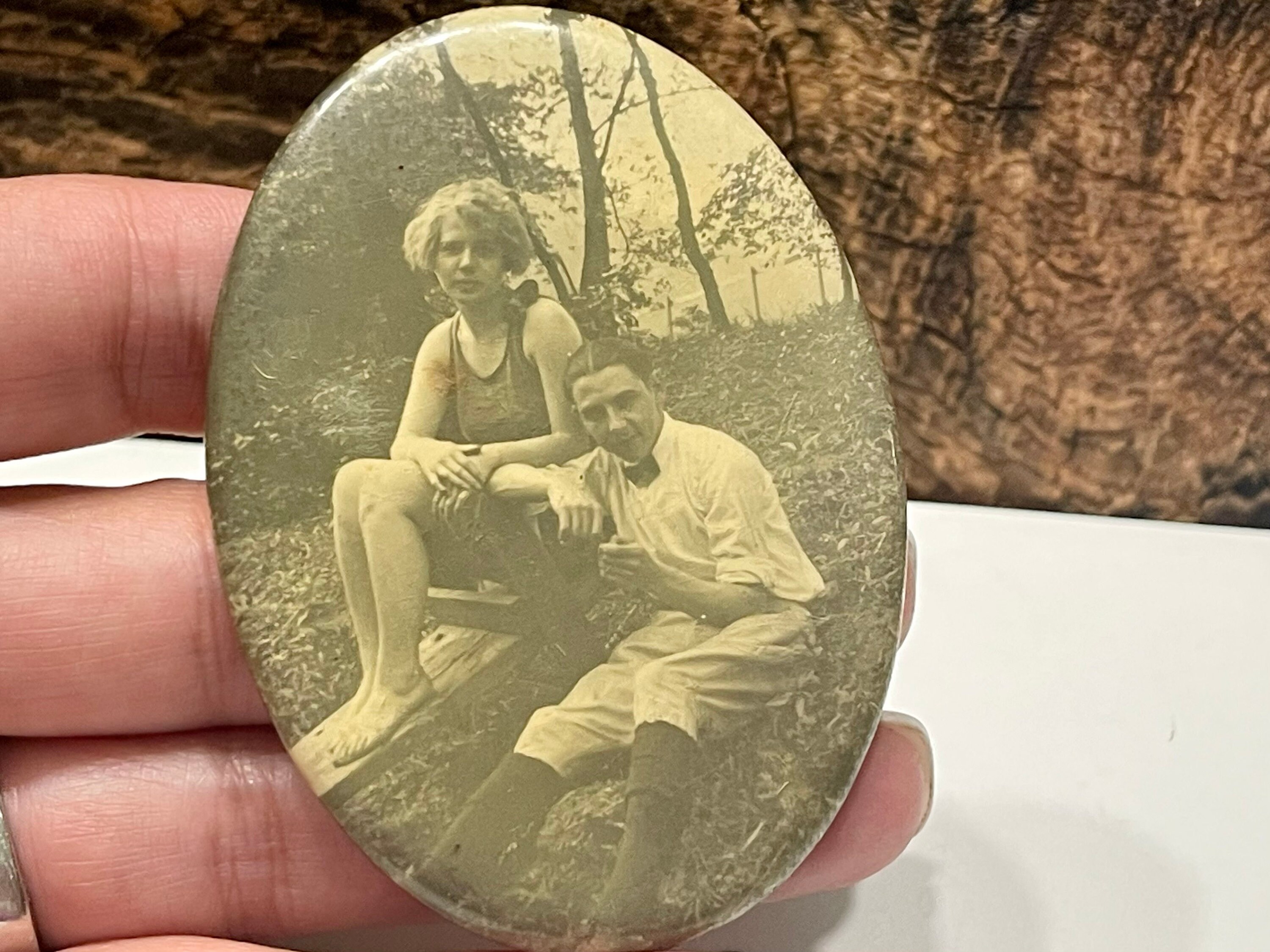 Vintage Hand-Held Mirror, Vintage Photo Mirror, Metal Mirror, Young Couple on Mirror, Vanity Mirror, Pocket Mirror, Vintage Vanity