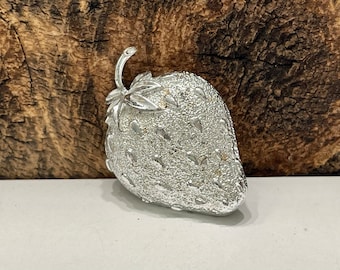 Spilla vintage a forma di fragola di Sarah Coventry: spilla a forma di frutta in metallo color argento