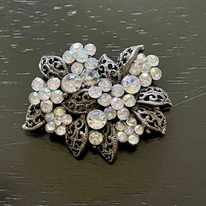 Vintage Floral Brooch, Clear Rhinestone and Silver Metal Brooch, Vintage Flower Brooch, Vintage Rhinestone Brooch, Vintage Jewelry