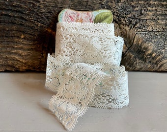 Vintage Crocheted Floral Lace Trim - 4 Yards
