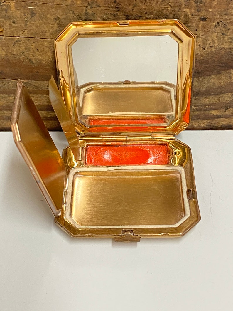 Mirrored Powder Compact Compact with Embroidered Floral Top 1950s Powder Compact Gold Tone Metal Compact Vintage Petit Point Compact