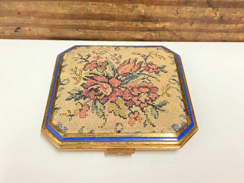 Mirrored Powder Compact Compact with Embroidered Floral Top 1950s Powder Compact Gold Tone Metal Compact Vintage Petit Point Compact