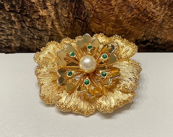Vintage Gold Flower Brooch by Sarah Coventry, Gold Tone Metal Brooch, Floral Brooch, Green Rhinestone and Pearl Brooch, Floral Brooch