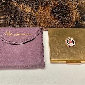 Vintage Elgin American Compact, Chicago Motor Club Honor Member, Gold Tone Metal Compact, Compact met Puff, Compact met Spiegel en Puff