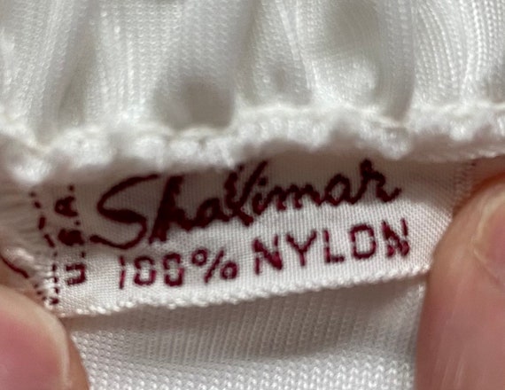 Vintage Shalimar White Gloves, Ruched Gloves, Nyl… - image 4