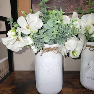 White Chalk Painted Mason Jar Centerpiece: Farmhouse Style Floral Decor