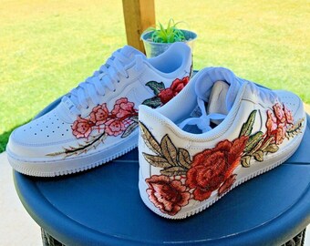 nike women's floral sneakers