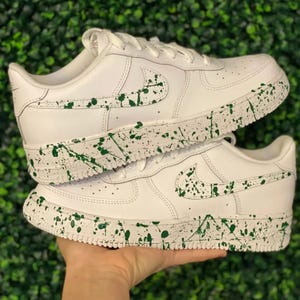 Air Force 1 Custom White Shoes Sneakers Grass Green St. Patricks Day Splatter Art Effect Retro Painted Mens Womens Kids Baby Made to Order