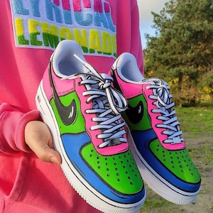 Air Force 1 Cartoon personnalisé blanc chaussures « Candy Neon Cartoon » rose bleu vert peint baskets hommes femmes enfants bébé toutes les tailles sur commande