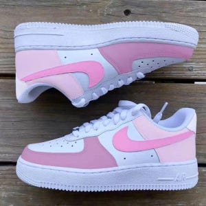 Air Force 1 Custom White Shoes  "Triple Pink Gradient" Art Retro Sneaker Painted Sneakers Mens Womens Kid Baby All Sizes Made to Order