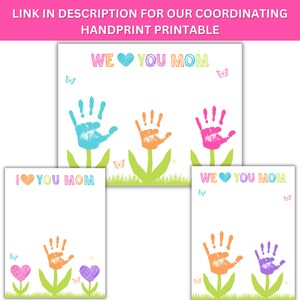 Puede incluir: Tres tarjetas imprimibles con contornos de huellas de manos en forma de flores. Las tarjetas dicen "We love you Mom", "I love you Mom", y "We love you Mom".