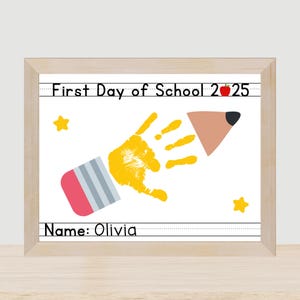 Primeiro dia de aula, artesanato com impressão de mão para impressão, artesanato com lápis para volta às aulas, lembrança de impressão de mão da escola, artesanato para pré-escola, download instantâneo em PDF