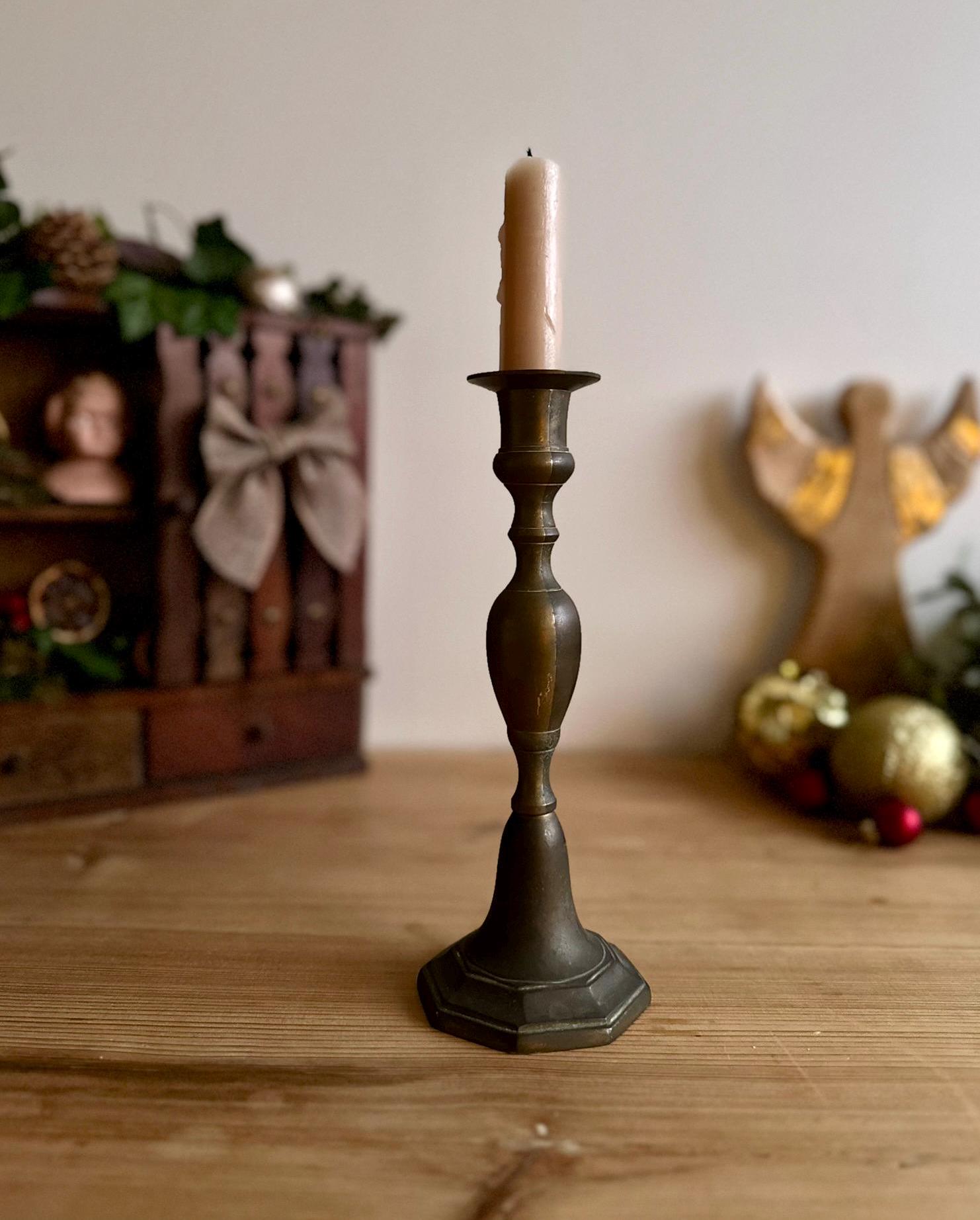BEAU BOUGEOIR ANCIEN 24,5 CM DE HAUT BRONZE