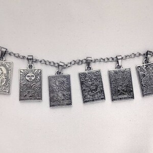 Collar con dije de carta del Tarot de acero inoxidable, espiritual, unisex, hipoalergénico.