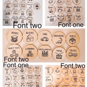 Pu&ograve; includere: Una collezione di cerchi di legno con varie categorie di giocattoli scritte su di essi in due font diversi. Le categorie includono Animali, Palle, Camioncini da costruzione, Travestimenti, Dinosauri, Hulk, Camioncini dei pompieri, Lego, Musica, Camioncini mostro, Supereroi, Treno, Libri, Blocchi, Macchine, Dinosauri, Duplo, Giocattoli per le dita, Apprendimento, Varie, Musica, Camion, Arte, Bambole, Giochi, Cucina, Apprendimento, Varie, Cibo per giocare, Fingere di giocare, Puzzle, Animali, Arte, Dinosauri, Figurine, Apprendimento, Lego, Varie, Altri, Pigiama, Giocare, Puzzle, Calzini, Supereroi, Forniture, Biancheria intima, Veicoli.