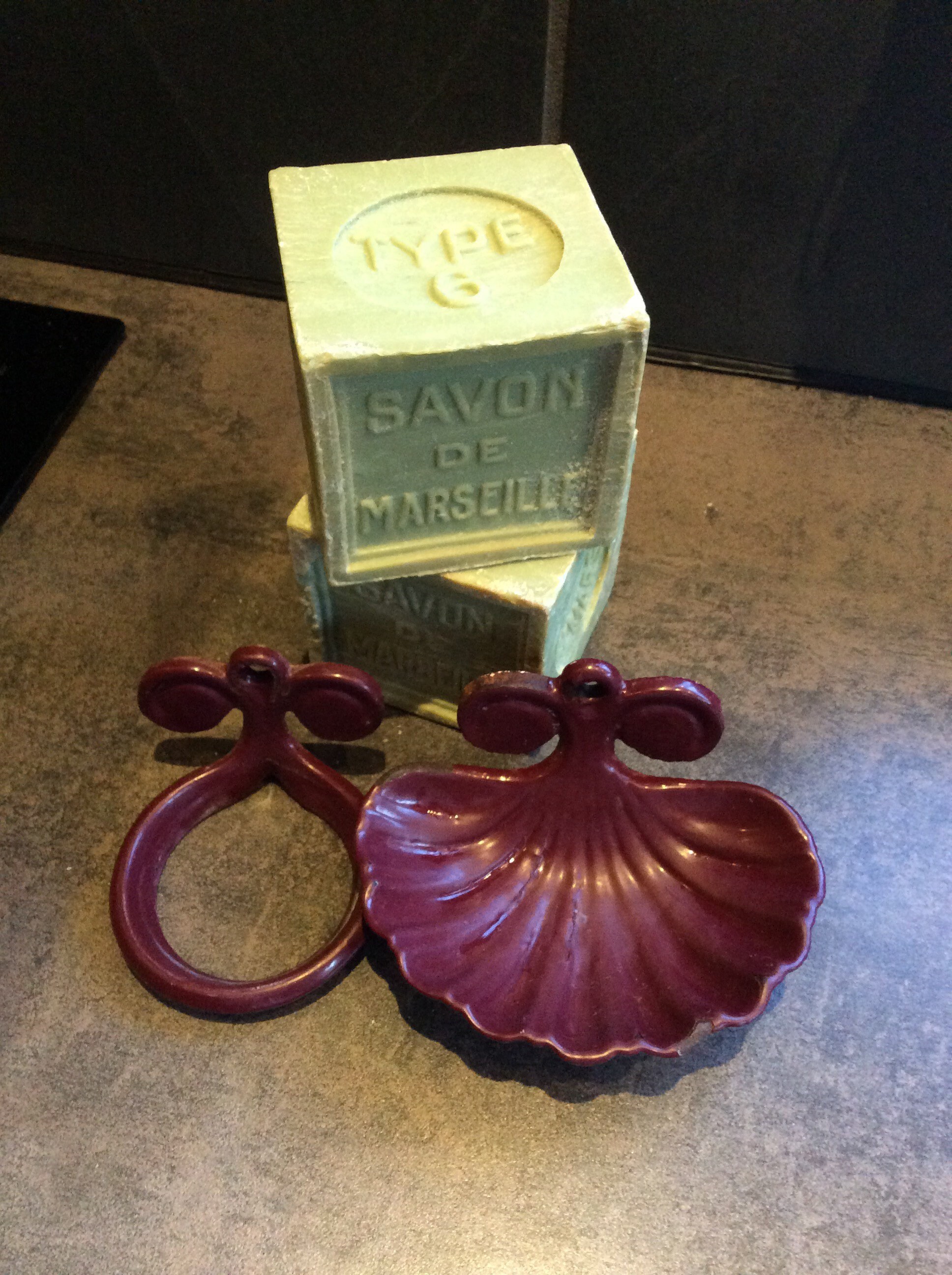 Ensemble de Salle Bain en Fonte Émaillée, Accessoires Vintage Français, Porte-Savon Coquille Vintage