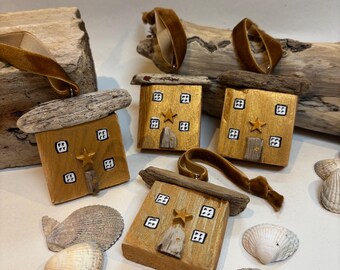 Golden Coast Driftwood Houses – Gold Star Christmas Tree Hangers | Handcrafted Coastal Christmas Decor | Luxury Velvet Ribbon | Sustainable
