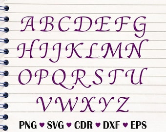 Op de afbeelding: Een handgeschreven alfabet in paarse inkt op een gelinieerd notitieboekblad. De letters zijn in een cursief schrift. De tekst onderaan de pagina luidt "PNG SVG CDR DXF EPS".