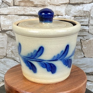 Vintage~SHADOWLAWN STONEWARE POTTERY~18-Oz./5&quot; Tall Canister/Pantry Jar with Lid Leaf Design Collectible Salt-Glaze Home/Kitchen Storage