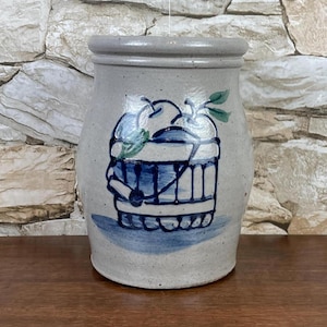 Vintage~Rowe Pottery Works~6.5&quot; Tall Stoneware CROCK/UTENSIL HOLDER with Apple Basket Collectible Farmhouse/Home/Kitchen Decor Storage
