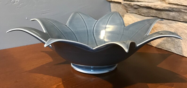 Vintage 1980/'S Ceramic FLOWER-SHAPED BOWL Collectible Original Hand-Crafted Blue Petal Silhouettes wIncised Details Home Decorative Accents