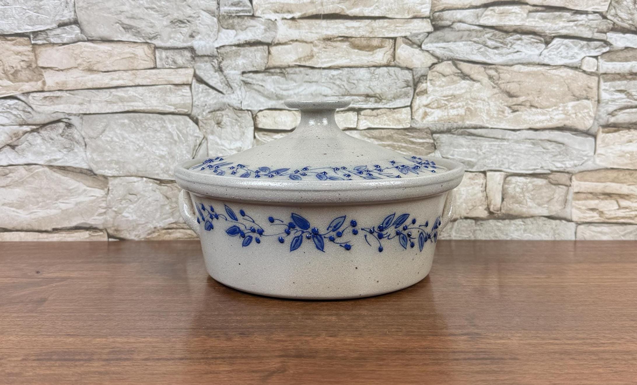 SALMON FALLS STONEWARE Vintage 2-qt. Lg. Stoneware Casserole Dish