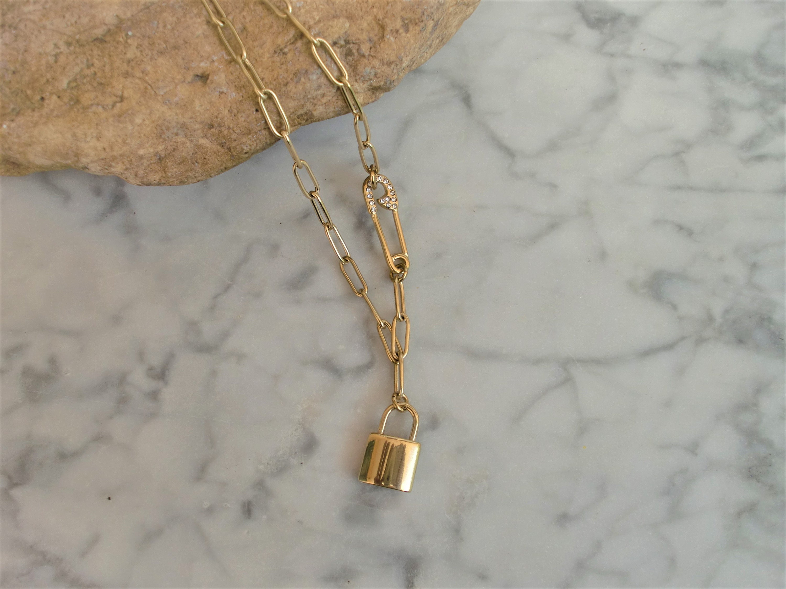 GOLD LOUIS VUITTON LOCK VINTAGE NECKLACE – Dchandi