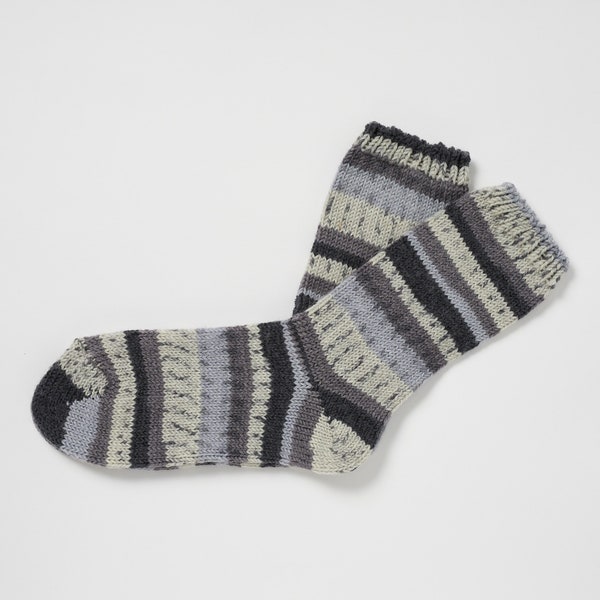 Chaussettes de marche en laine irlandaise - Fairisle gris écru - Fabriquées à la main - Taille M = UK 4-7 (EUR 37- 41 / US 5.5 - 8.5)