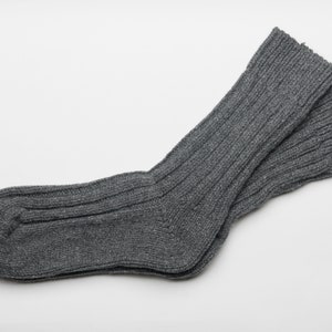 Calcetines de lana irlandesa para caminar - Gris oscuro - Hechos a mano