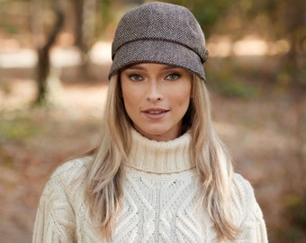 Irlandaise - Casquette à clapet en tweed Donegal - Chevrons mouchetés marron/beige du Donegal - Irlande - Artisanat - Femme