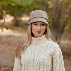 Irish - Donegal Tweed Flapper Cap - Camel Fleck Herringbone  - Ireland - Handcrafted - Ladies