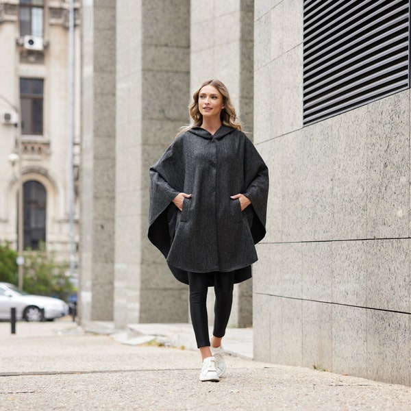 Iers - Donegal Tweed Cape / Poncho met capuchon - Houtskoolvisgraat - Ierland - Handgemaakt - Dames - One Size - Lang