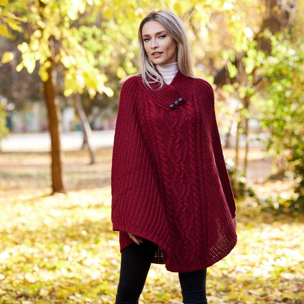 Irish - Traditioneller Aran Poncho aus Merinowolle - Merlot - Irland - Handarbeit - Damen - Einheitsgröße