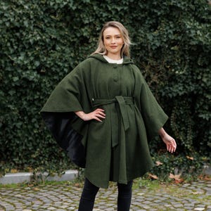 Irish - Donegal Tweed Kapuzen-Gürtel-Cape/Poncho - Olive Herringbone - Irland - Handarbeit - Damen - Einheitsgröße - Lang