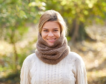 Irlandés - Donegal Pure New Wool Snood - Donegal Forest Brown Fleck - Hecho a mano - Irlanda - One Size - Unisex