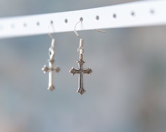 Silver Accessory Fashion Jewelry Earring Minimalist Trending Streetwear Earring Silver Stud Modern Earring Gothic Cross Design Earring