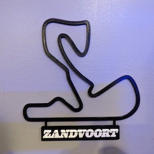 Circuitkaart Zandvoort met naambord kunst aan de muur