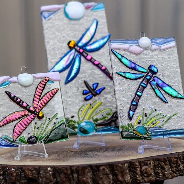 Ensemble de 3 attrape-soleil en verre fusionné libellule, décoration de jardin, panneau d'art en verre libellule bleu, fenêtre de scène de marais, décoration de patio, verre scintillant