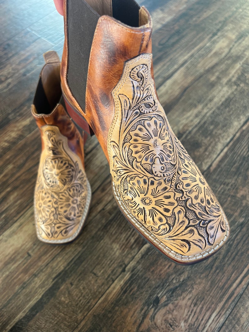 Punzierte Stiefel mit quadratischer Kappe Bild 4