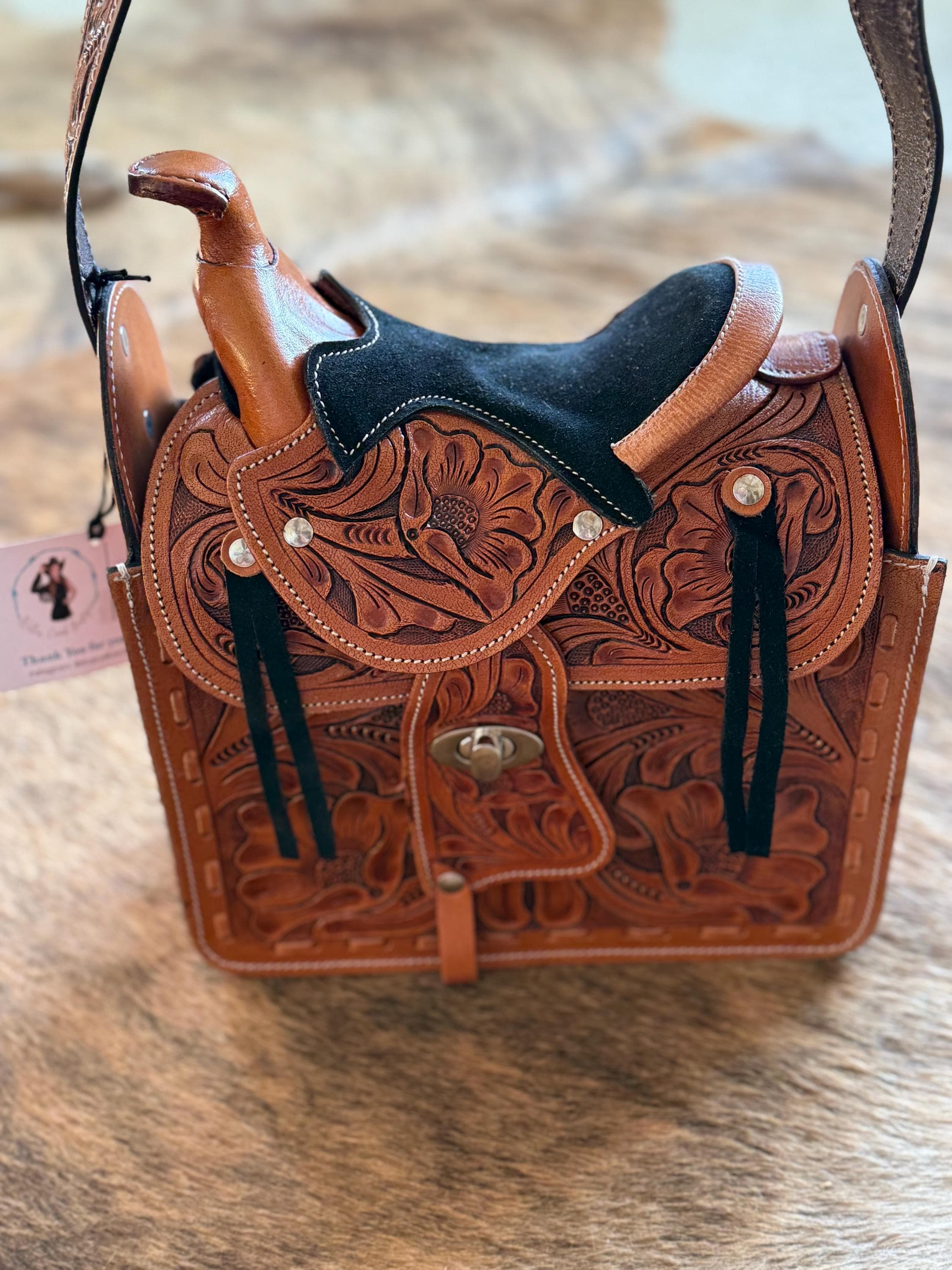 手作り？馬　彫刻　ショルダーバッグ　カバン　ウエスタン　革製品　アンティーク馬具 手作り？馬彫刻ショルダーバッグカバンウエスタン革製品