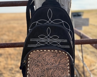 Handmade Suede Leather Backpack: Floral Embroidered Boho Bag  display picture 1