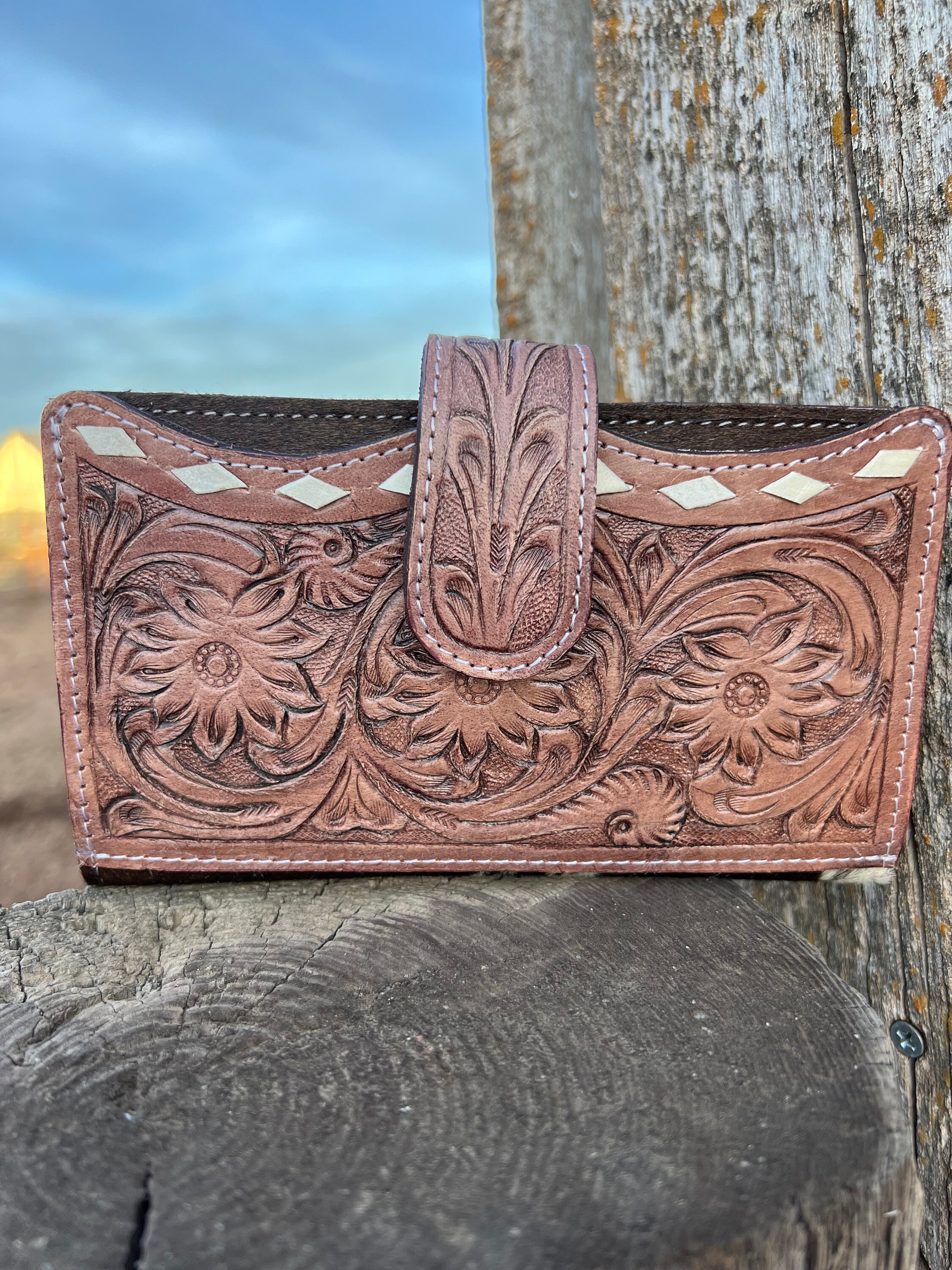 ◇DAKS◇ Brown pattern cowhide card wallet DCWA5E793W3 Amazon.com: Dark Brown Cowhide Leather Bifold Credit Card