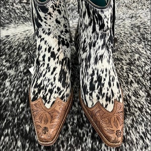 Rocker tooled toe cowhide boots