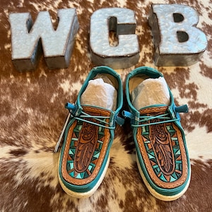 Tooled feather turquoise leather shoes