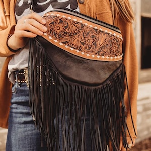 Punzierte Fransen Sling Bum Bag