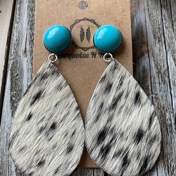 Turquoise post stijl Koeienhuid oorbellen